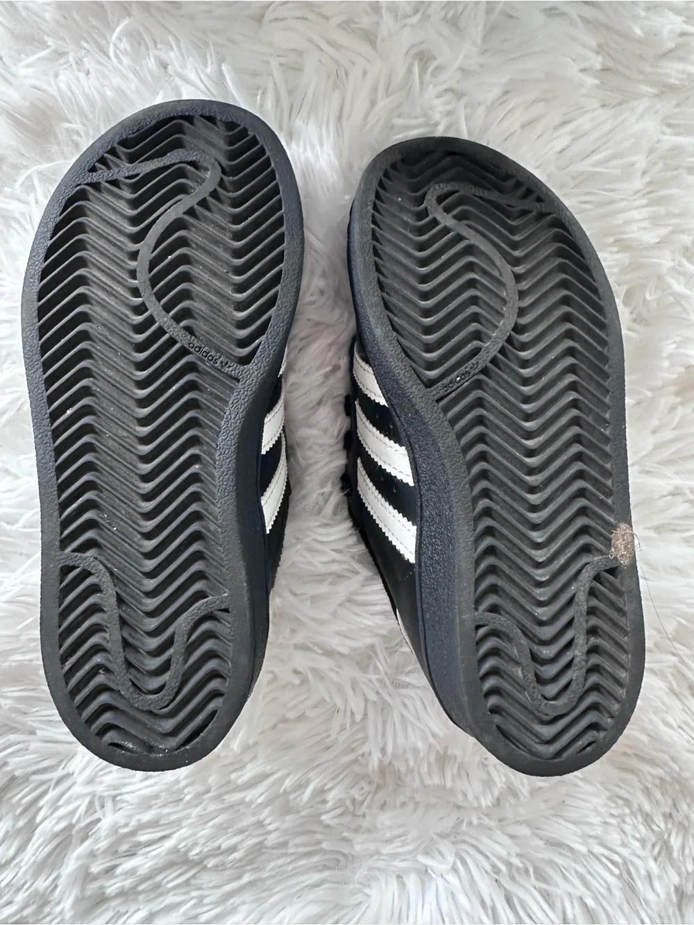 adidas Originals Kids Black and White Superstar Sneakers size 11K